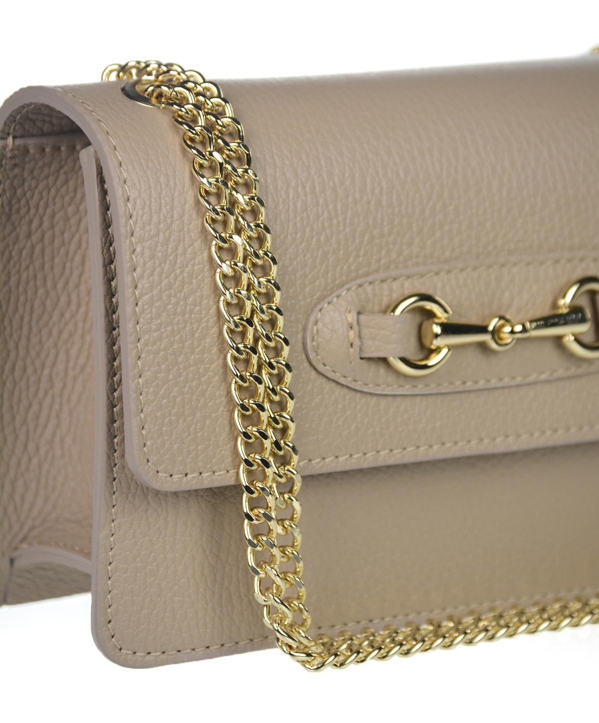 GROSSO kožená béžová crossbody kabelka s retiazkou a zlatou ozdobou Edita
