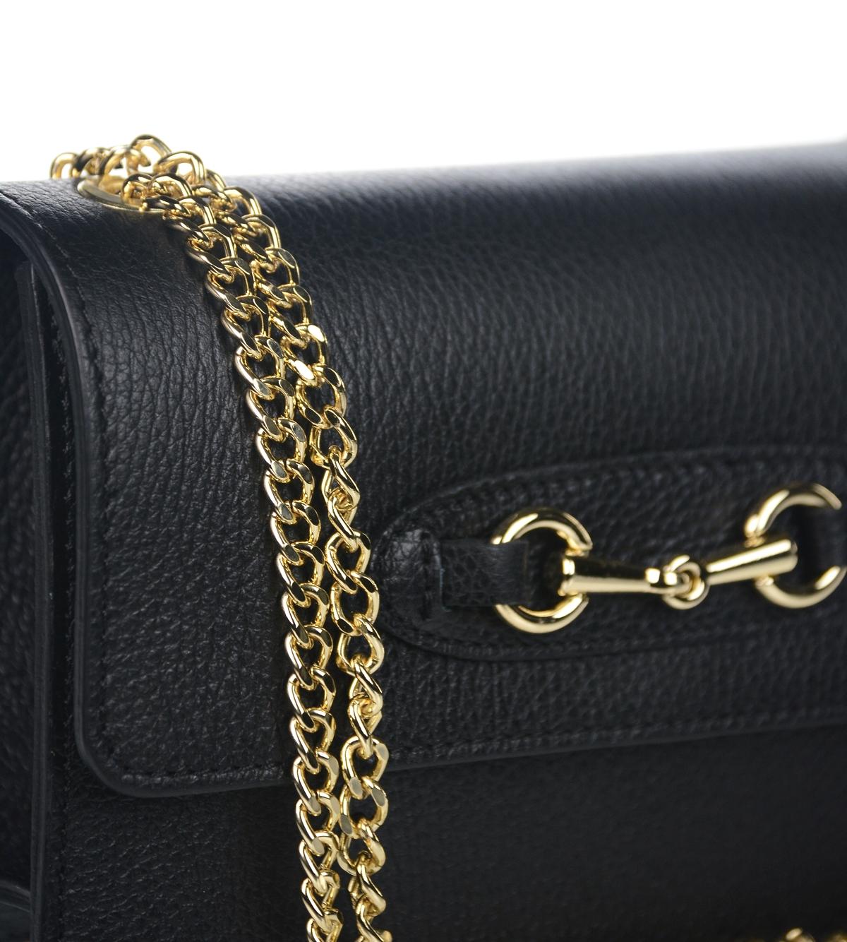 GROSSO kožená čierna crossbody kabelka s retiazkou a zlatou ozdobou Edita