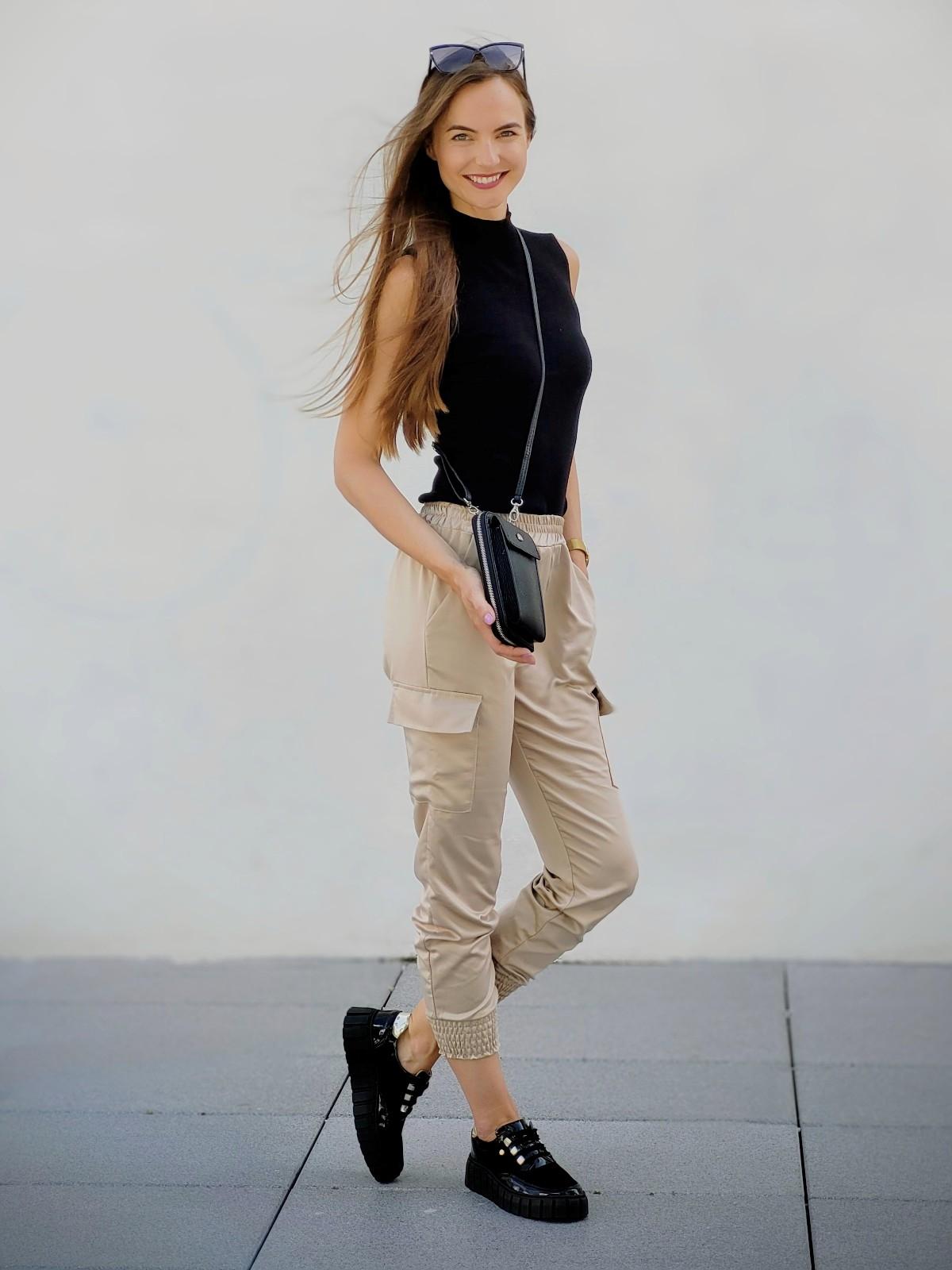 OLIVIA SHOES praktická čierna kožená crossbody peňaženka s vreckom MICHAELA