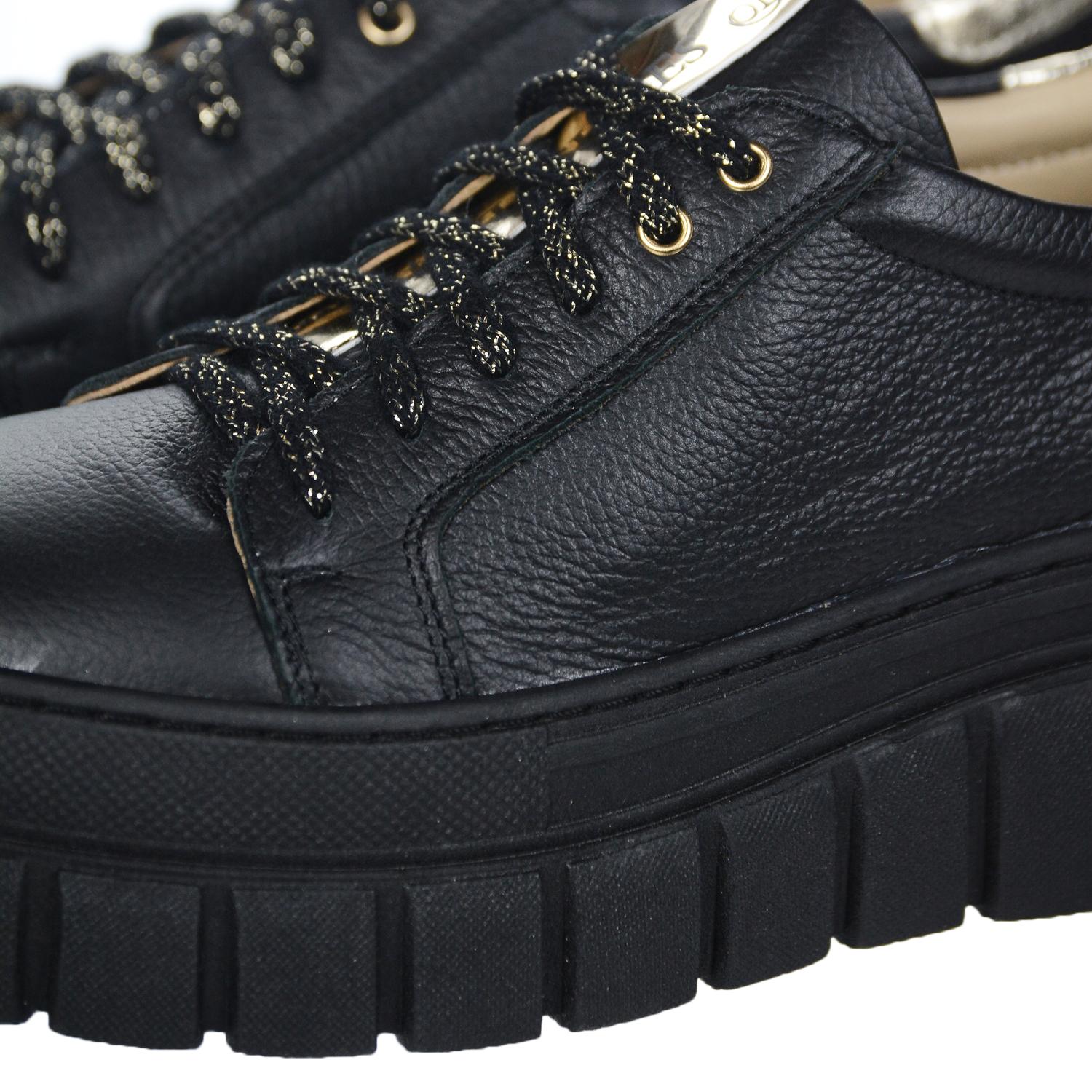 OLIVIA SHOES čierne kožené tenisky zdobené zlatým pásikom na podošve Zuma 