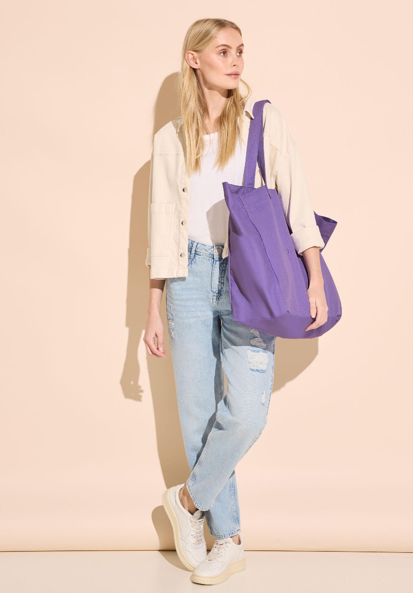Street One shopper, lil