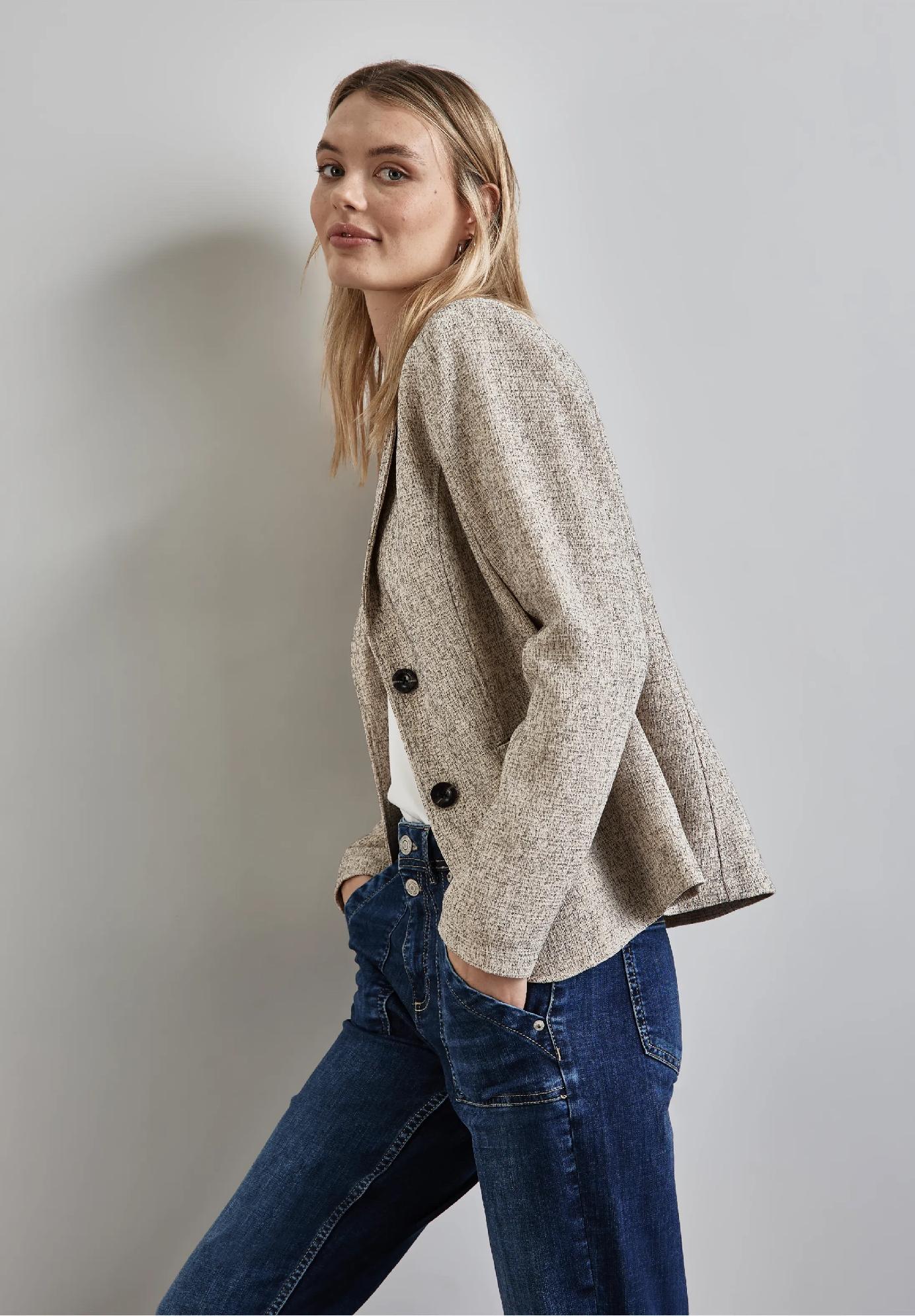 Street One blazer v melanžovom vzhľade, čie