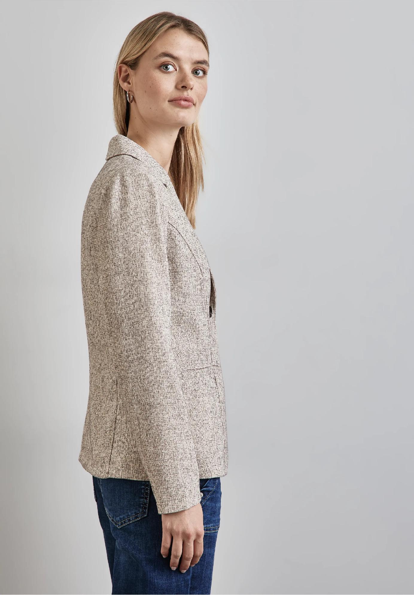 Street One blazer v melanžovom vzhľade, čie