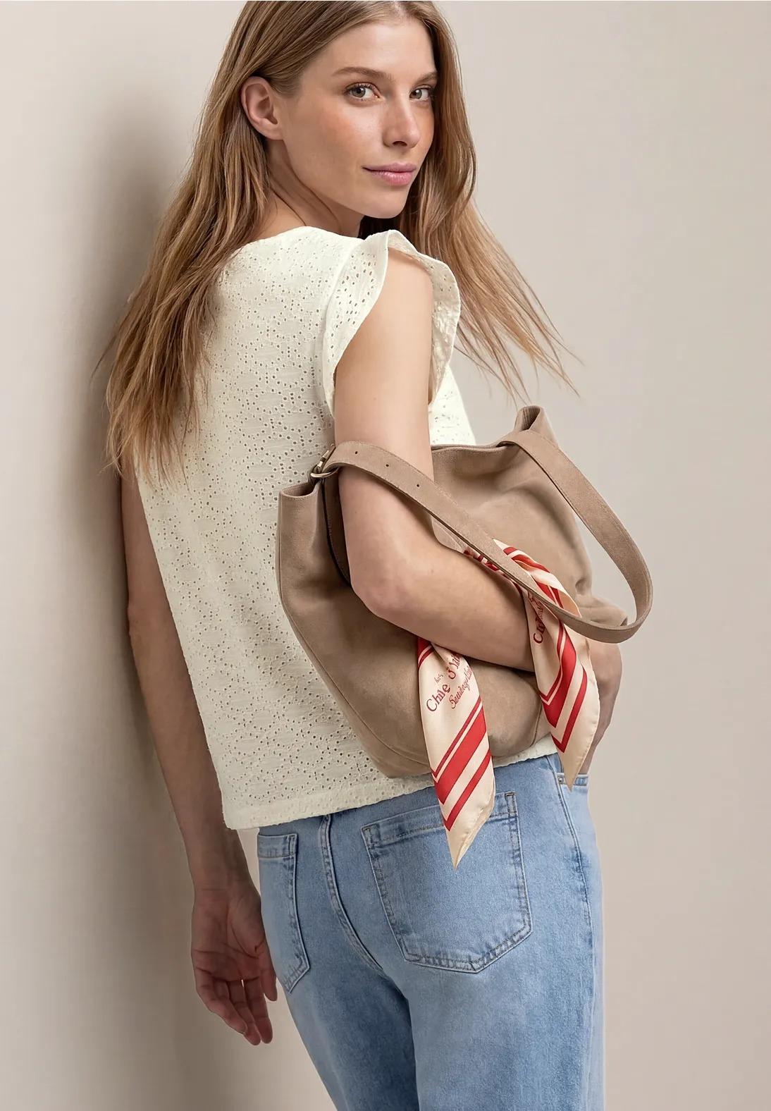 Street One top s výstrihom do V a čipkovaným lemom