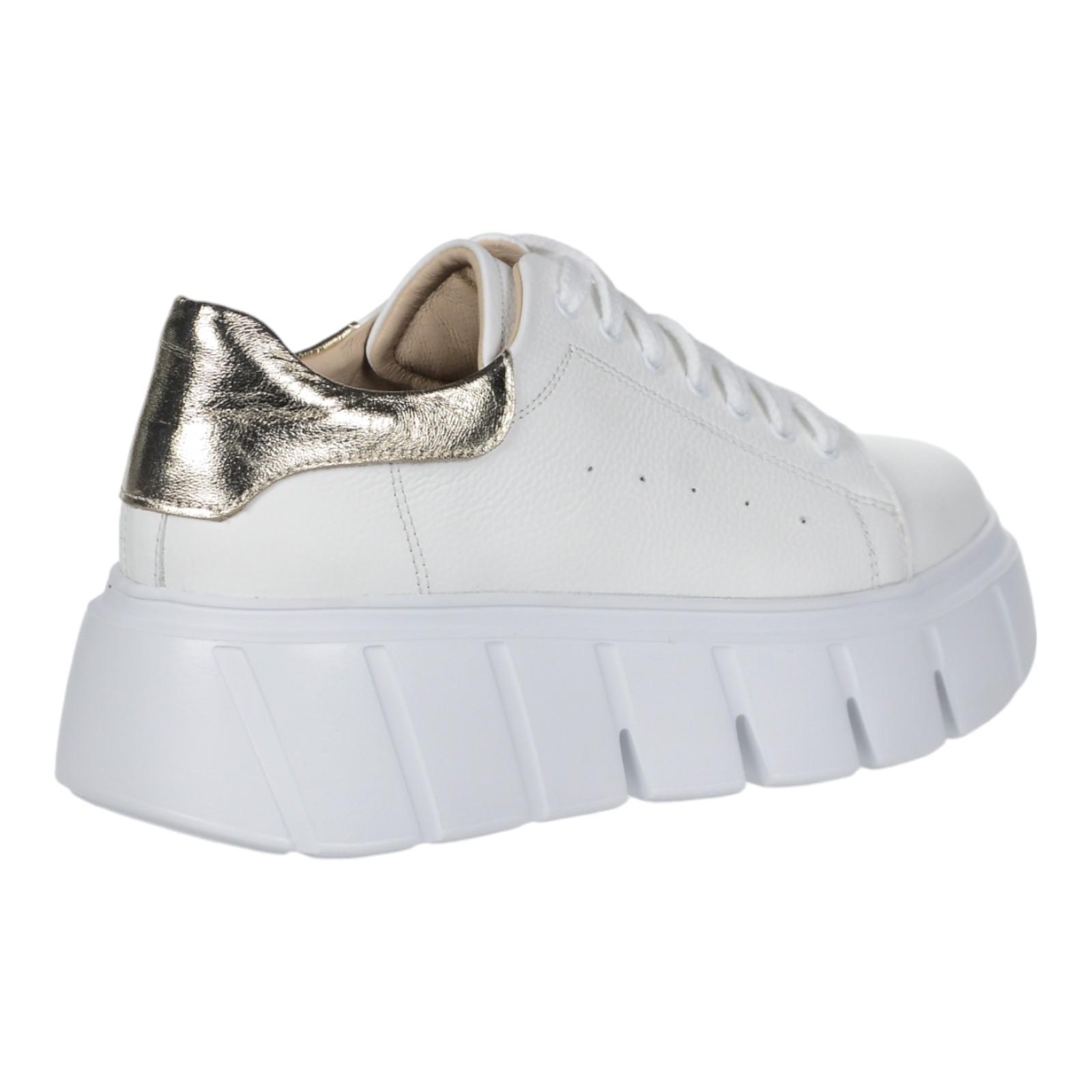 OLIVIA SHOES biele tenisky so zlatou pätou na rebrovanej podošve