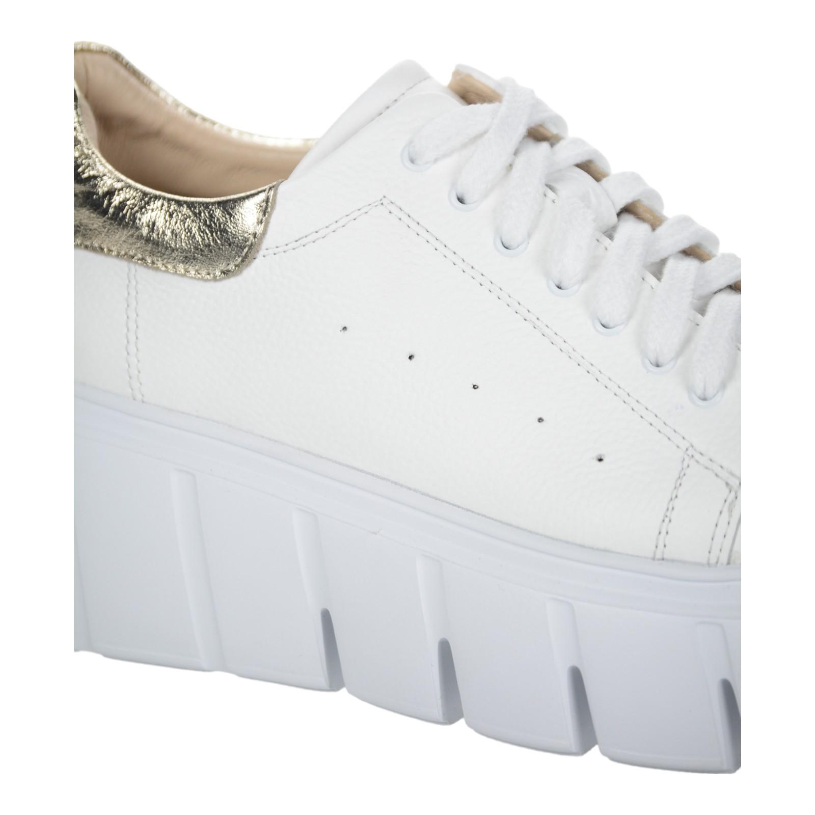 OLIVIA SHOES biele tenisky so zlatou pätou na rebrovanej podošve
