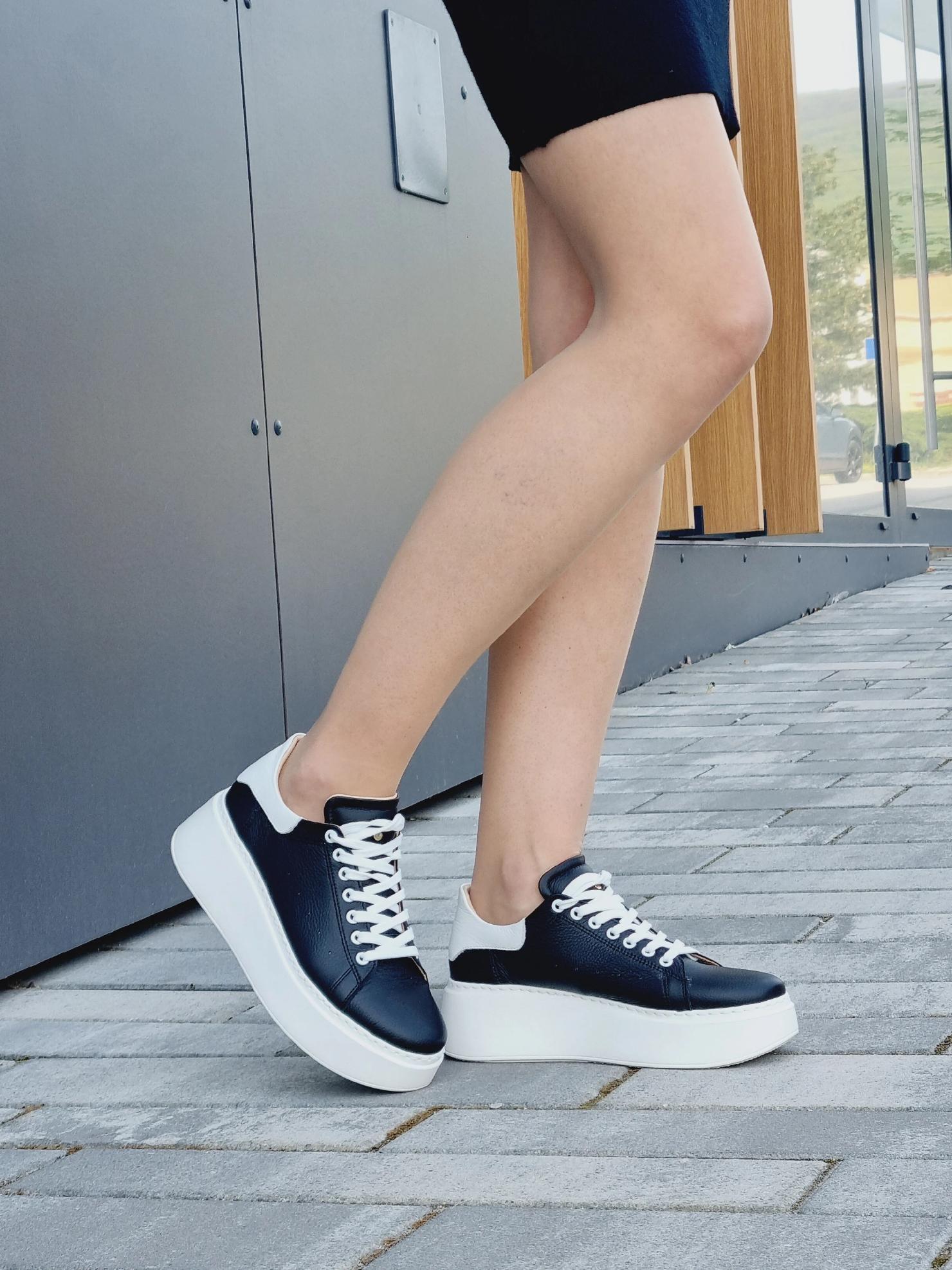 OLIVIA SHOES čierne tenisky s bielou pätou