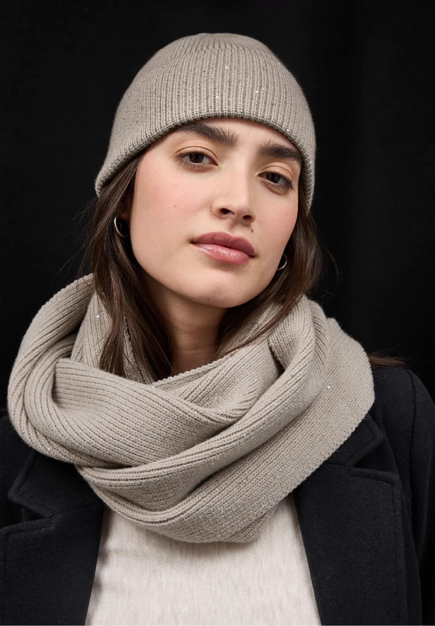 Street One čiapka s flitrami, pie