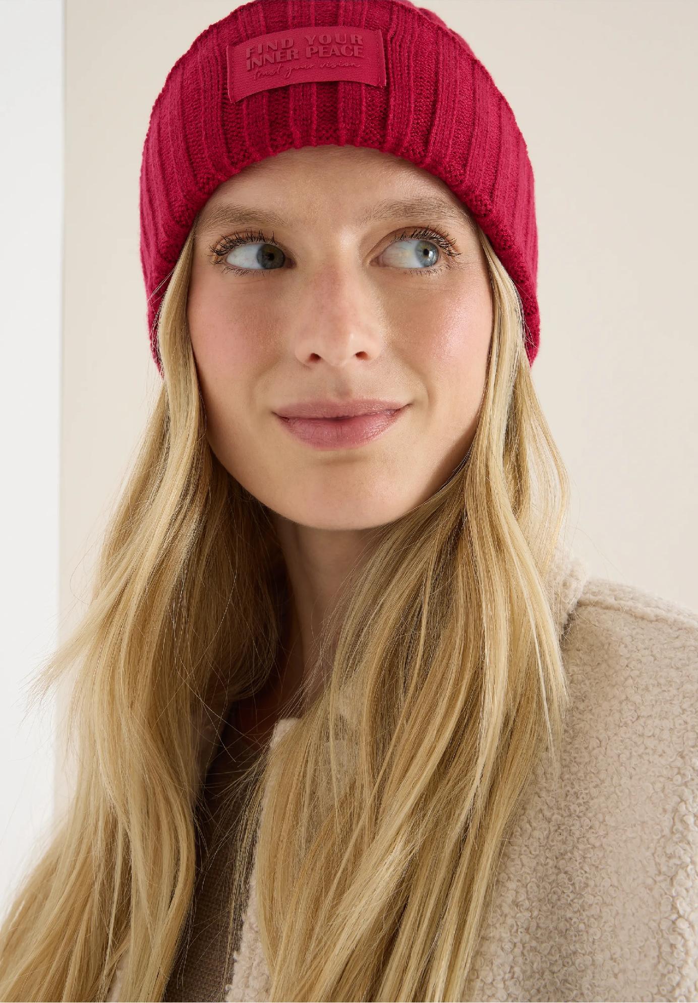 CECIL jednofarebná pletená čiapka, čer