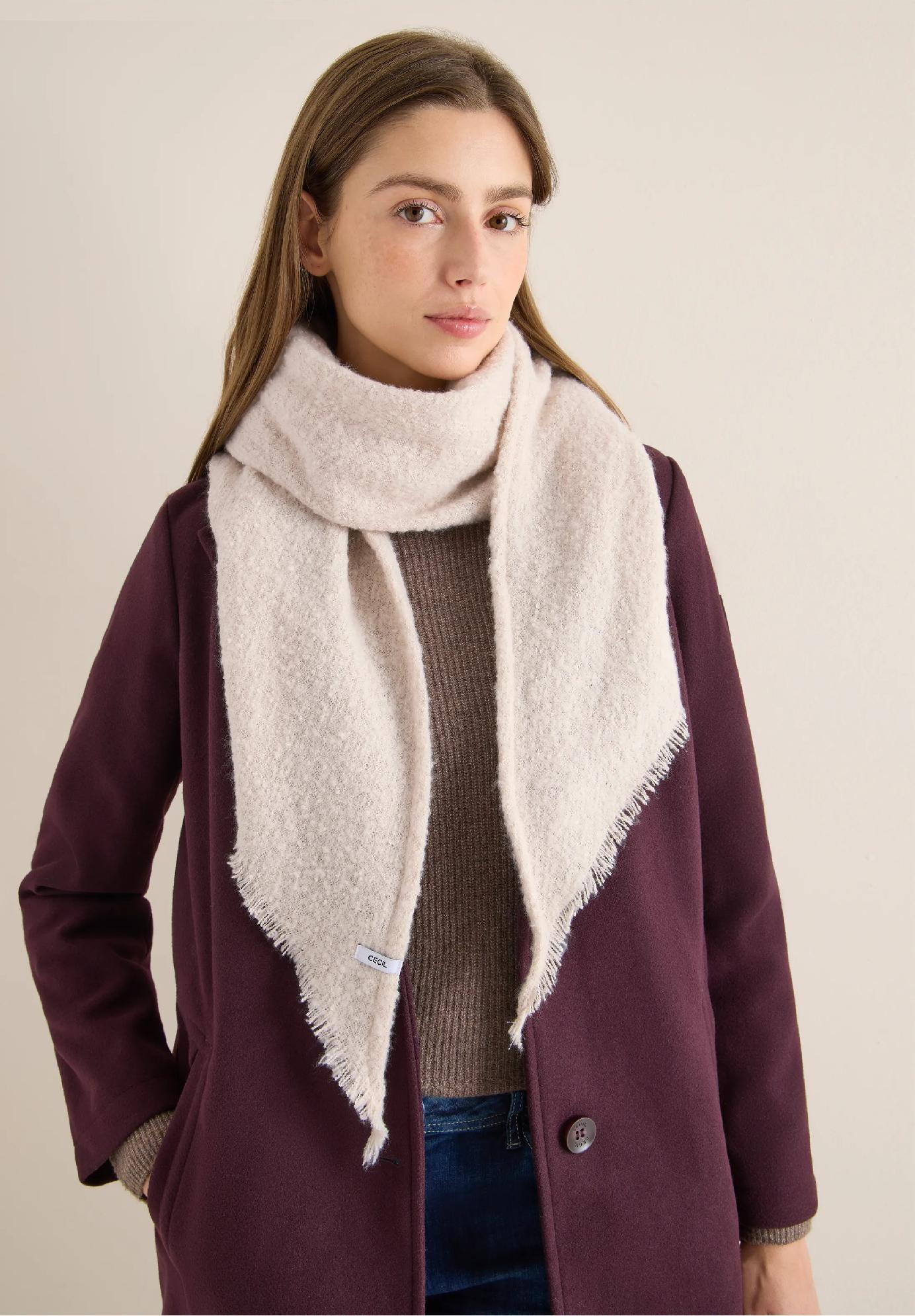 CECIL trojuholníková šatka s buklé vzorom