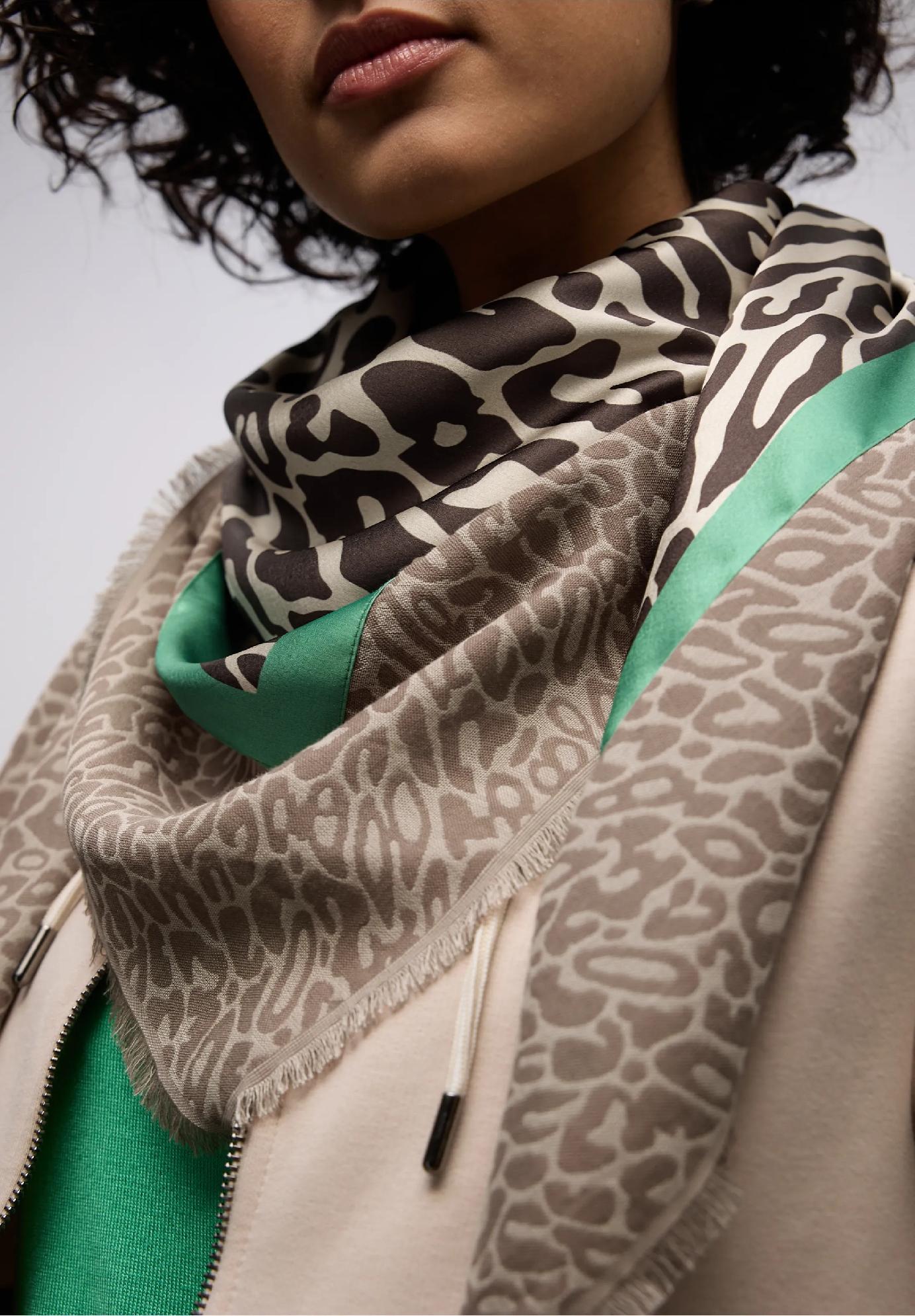 Street One šál s trojuholníkovým a leopardím vzorom