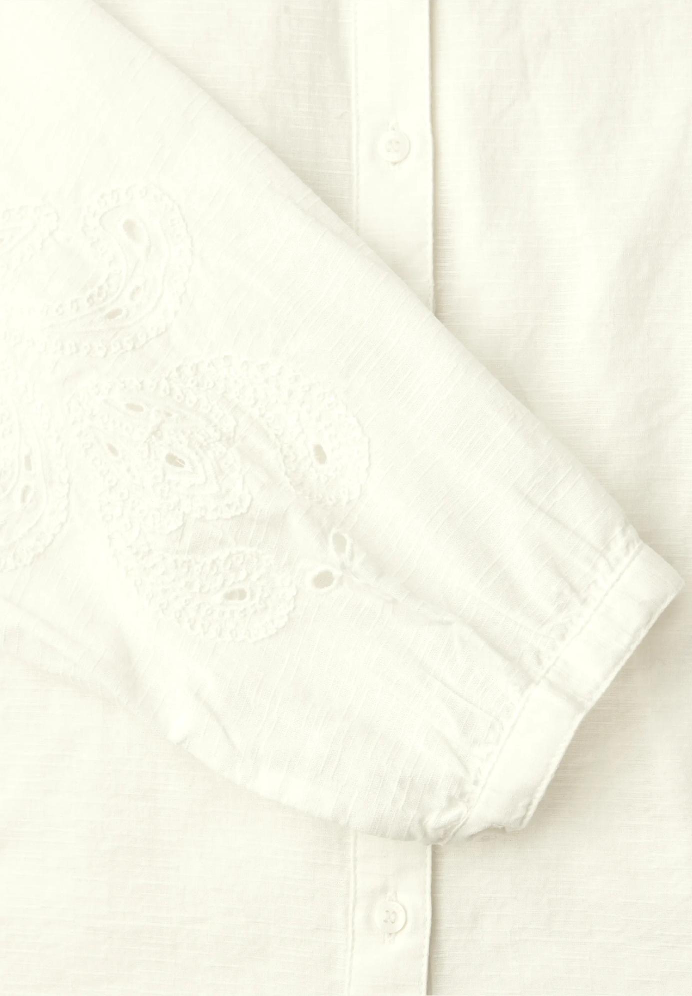 Street One blúzka s výstrihom do V a výšivkou