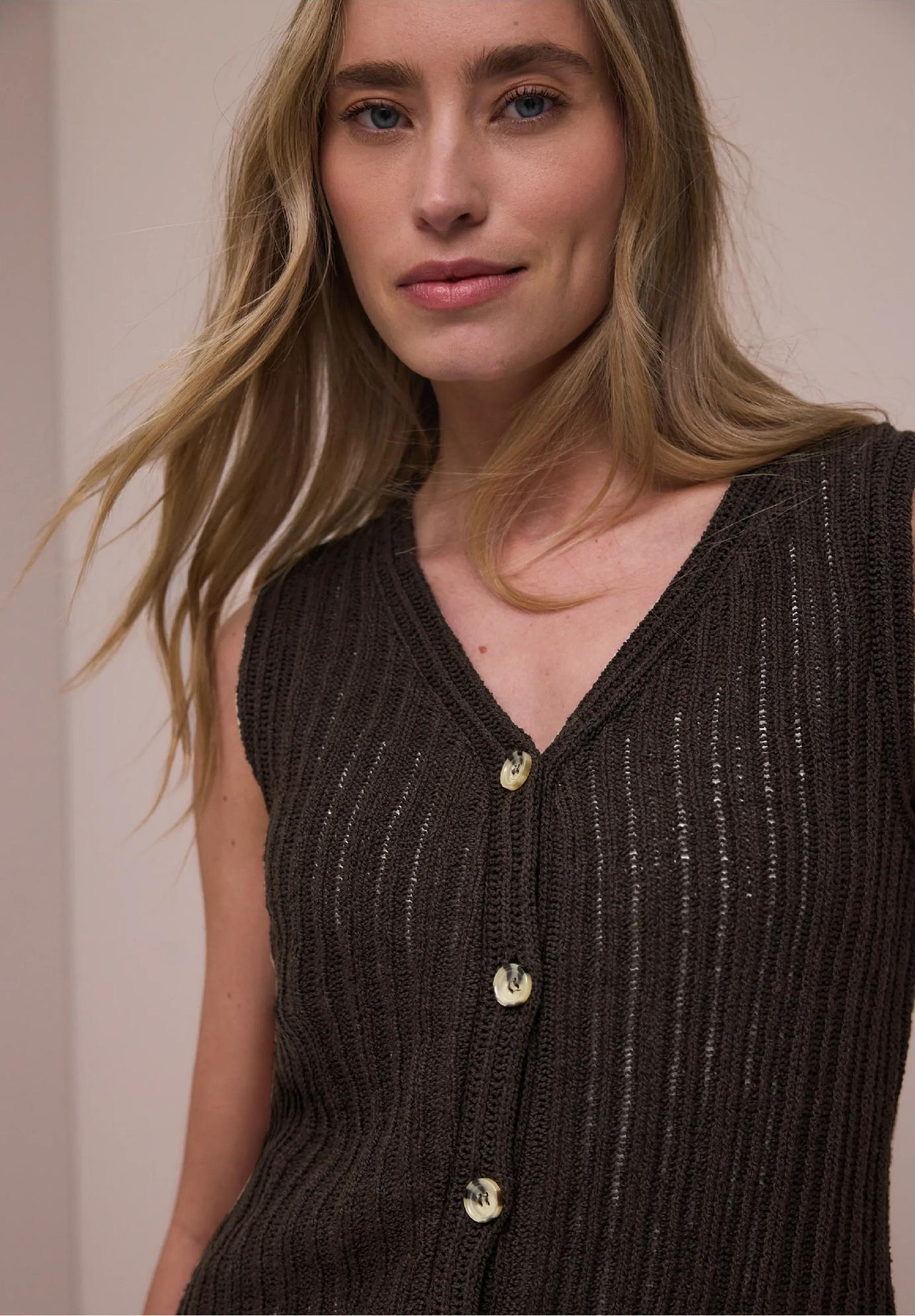 Street One vesta s výstrihom do V a zapínaním na gombíky, hne