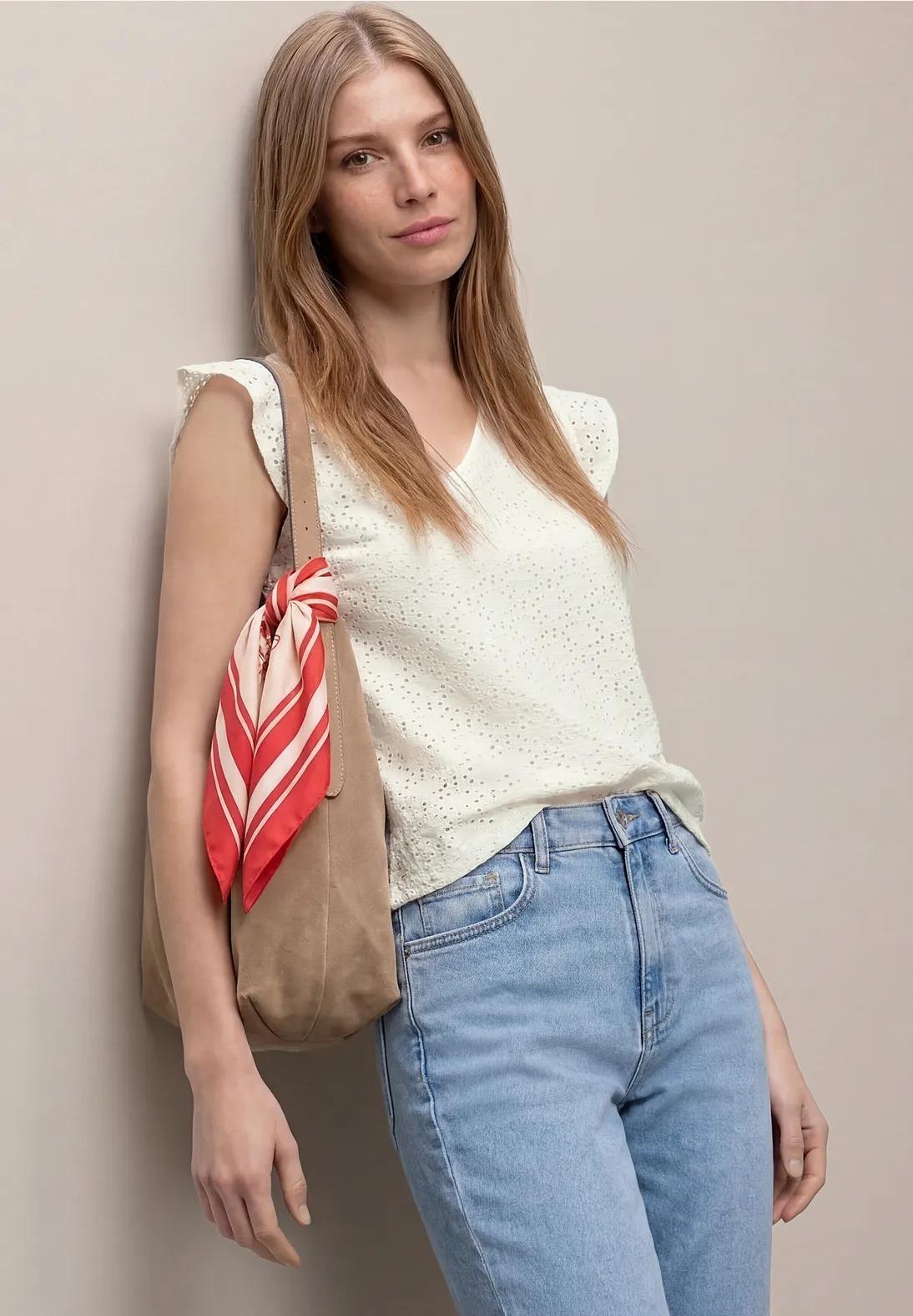 Street One top s výstrihom do V a čipkovaným lemom