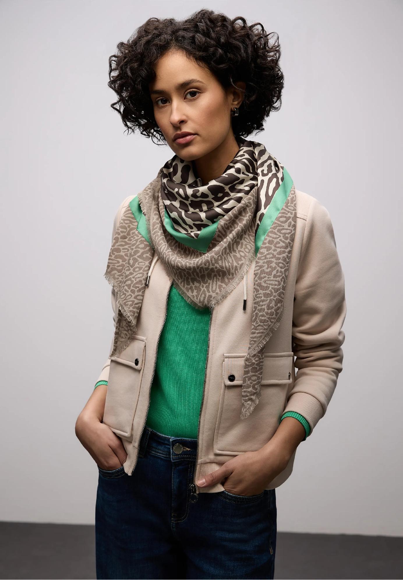 Street One šál s trojuholníkovým a leopardím vzorom