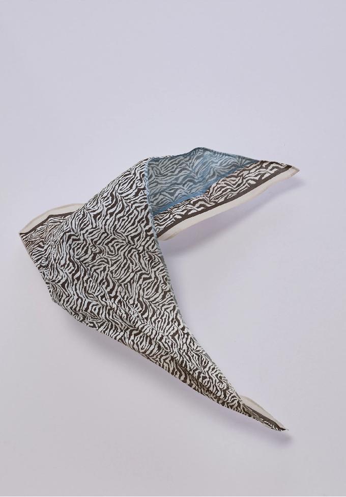 Street One trojuholníkový šál s grafickým vzorom